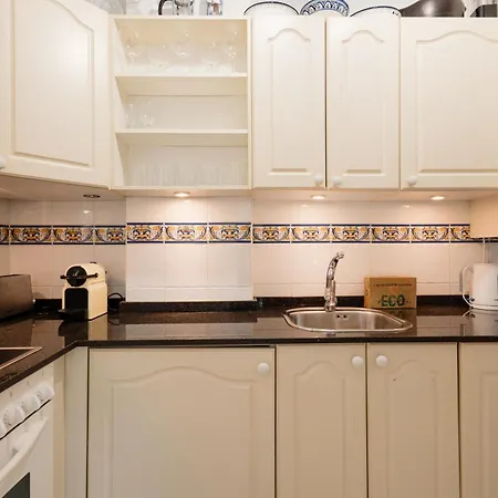 Apartment, Close To Beaches, Restaurants And Supermarkets, In Urb. Park Beach, Elviria 公寓 *